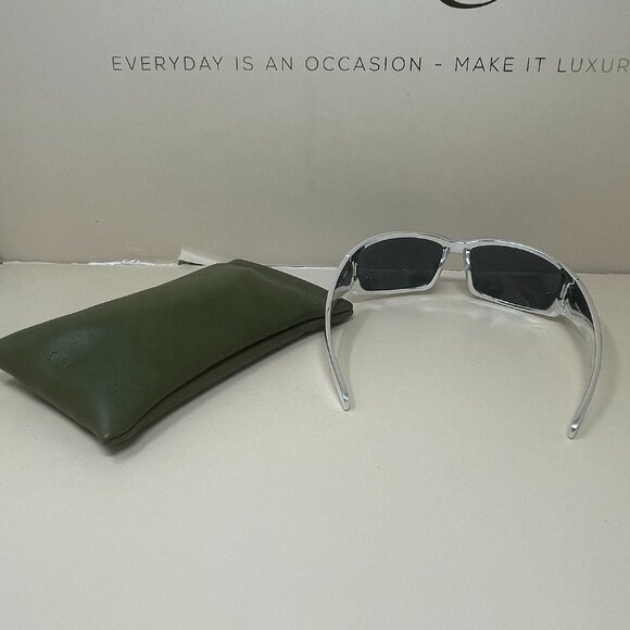 Aire | Scorpian Sunglasses in Black & Smoke Mono - Picture 3 of 8